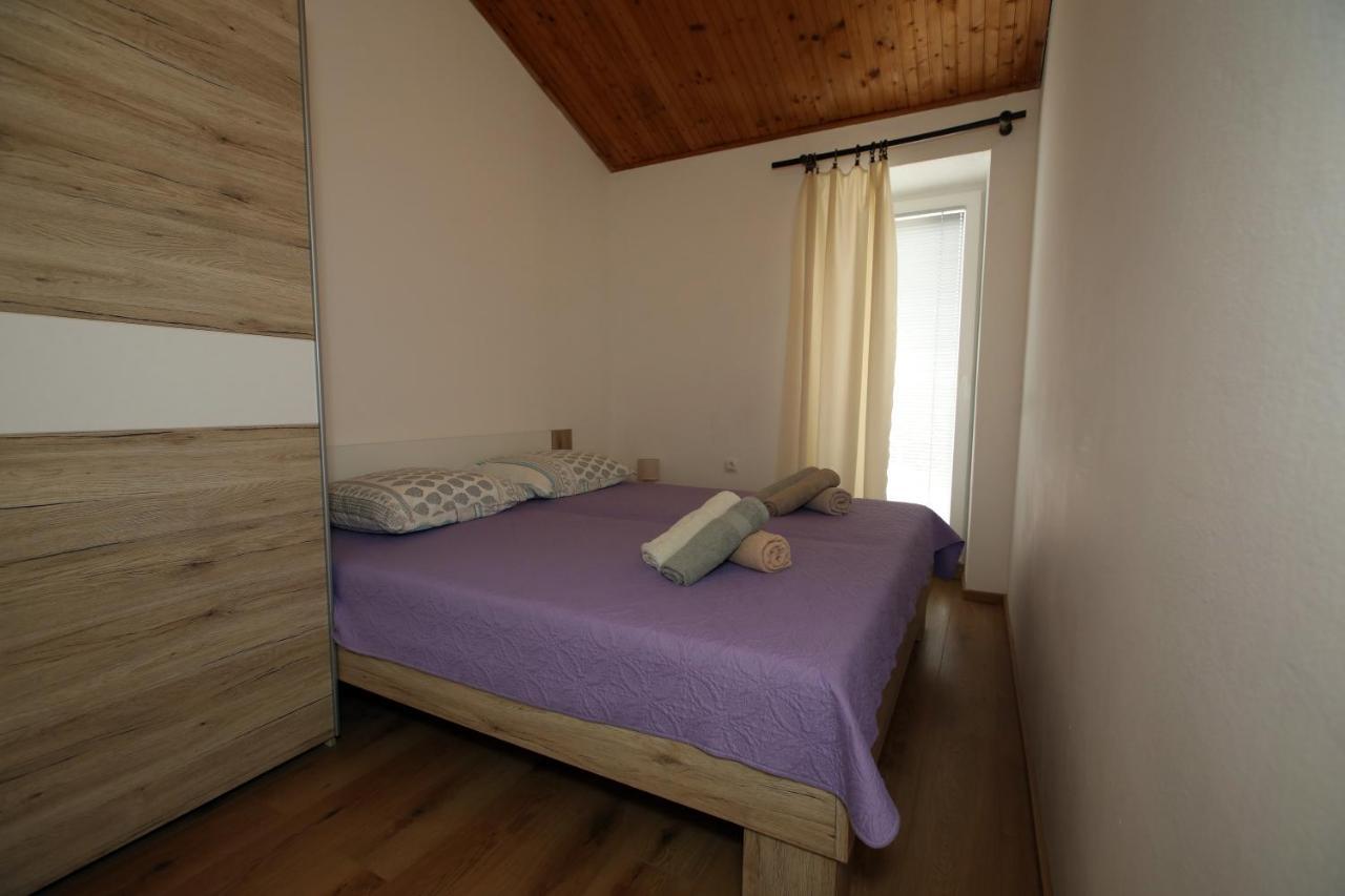 Apartments Noemi Malinska Esterno foto
