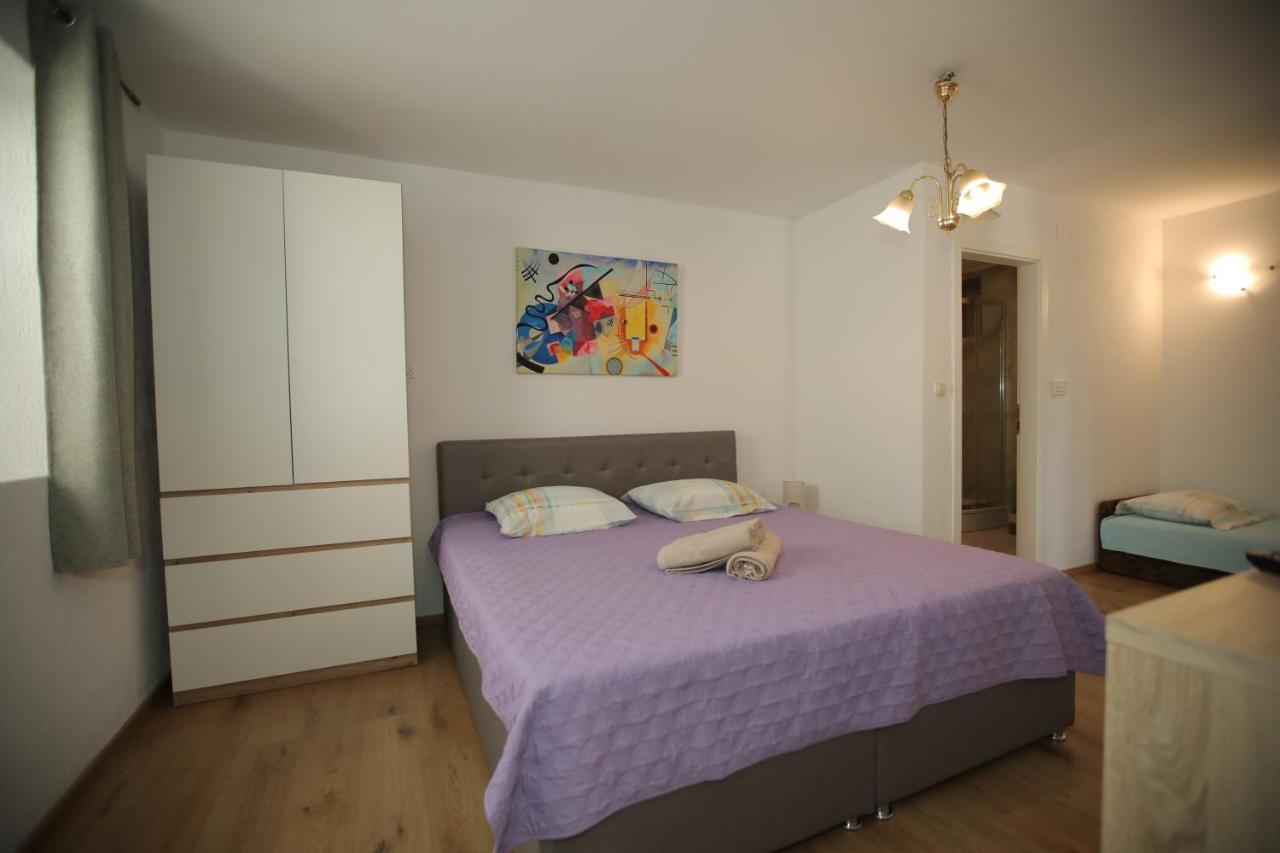 Apartments Noemi Malinska Esterno foto